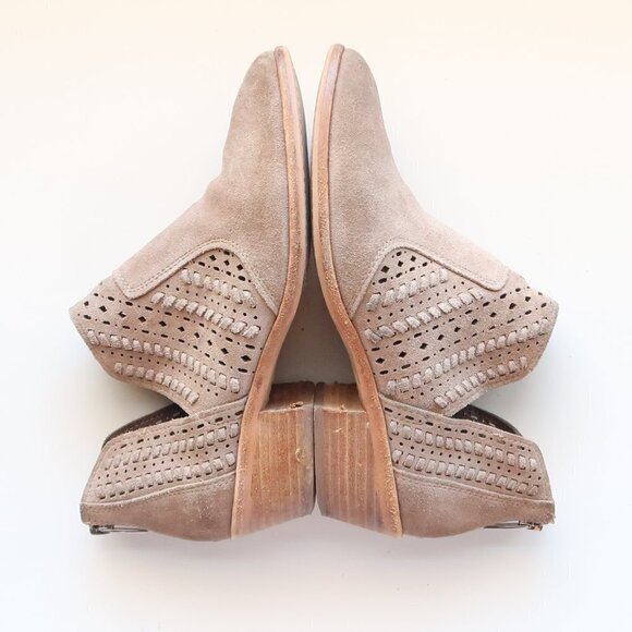 Vince Camuto Taupe Suede Leather Bock Heel Bohemian Ankle Boots Booties Size 8.5 - Picture 10 of 16